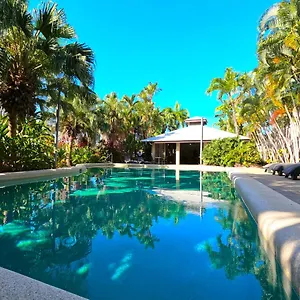 Trinity Club **** Trinity Beach